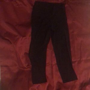 Black crop yoga pants old navy. super comfy!